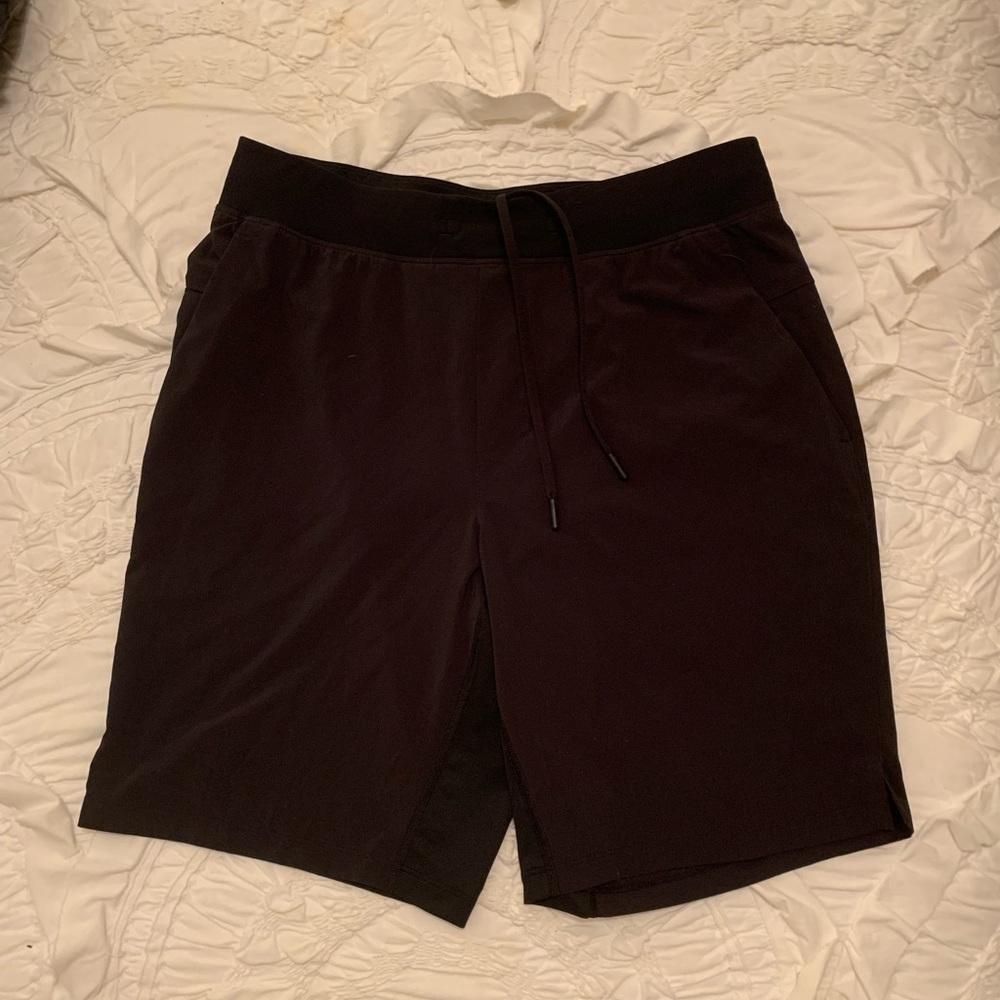 Lululemon men’s shorts with liner